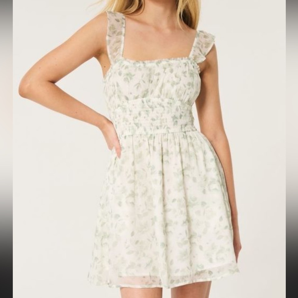 Hollister Floral Ruffle Strap Mini Dress – Size L – NWT (No Tag)